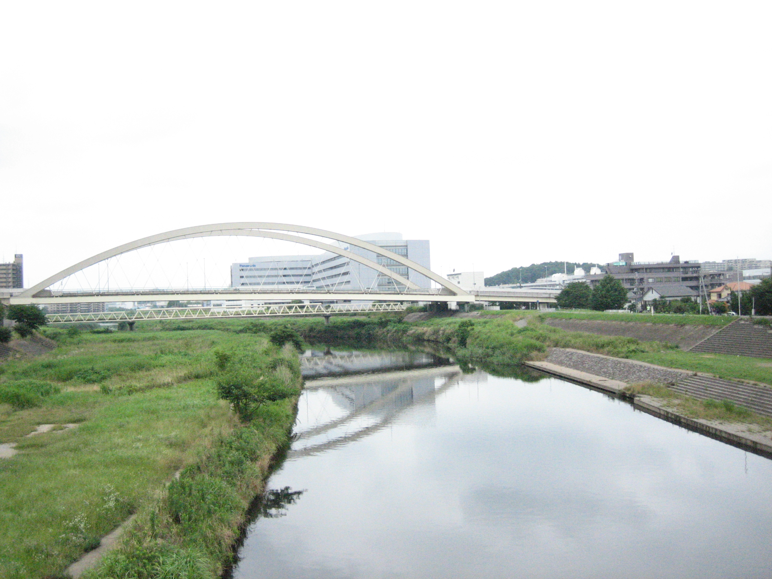Río camino del centro comercial Lalaport