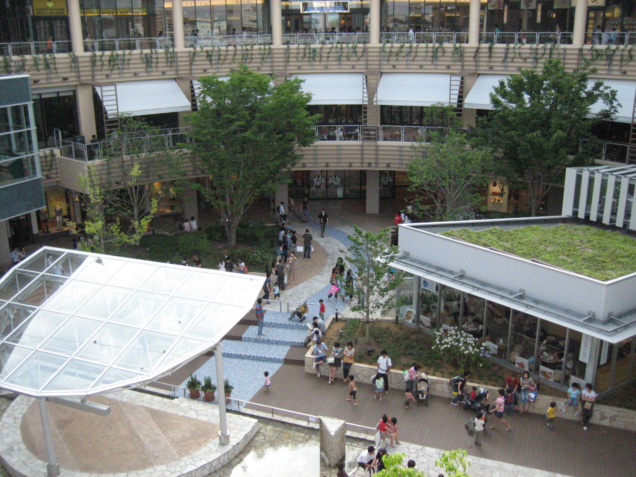 Interior de Lalaport Yokohama