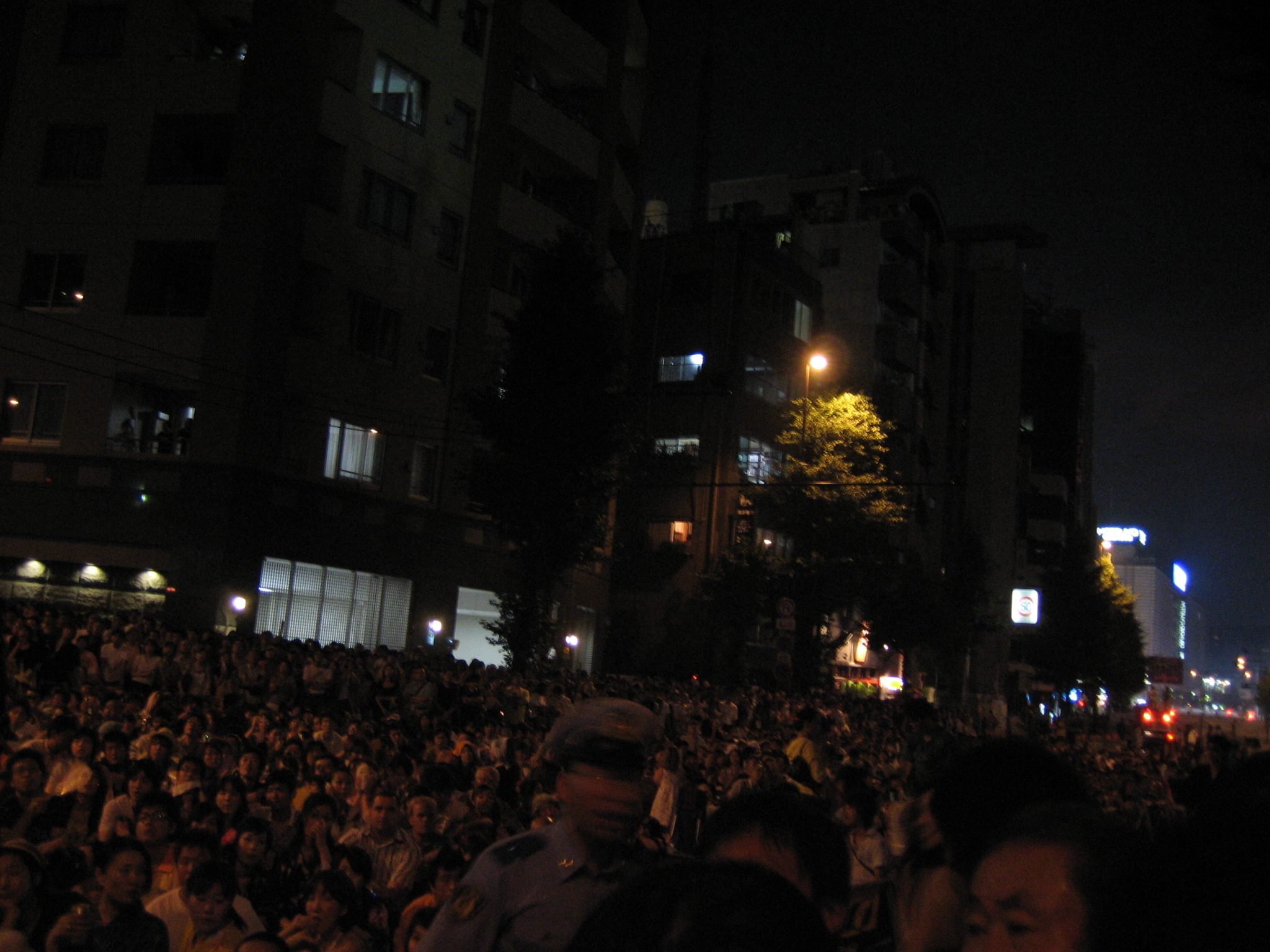 Fuegos artificiales en el río Sumida, aglomeración de gente