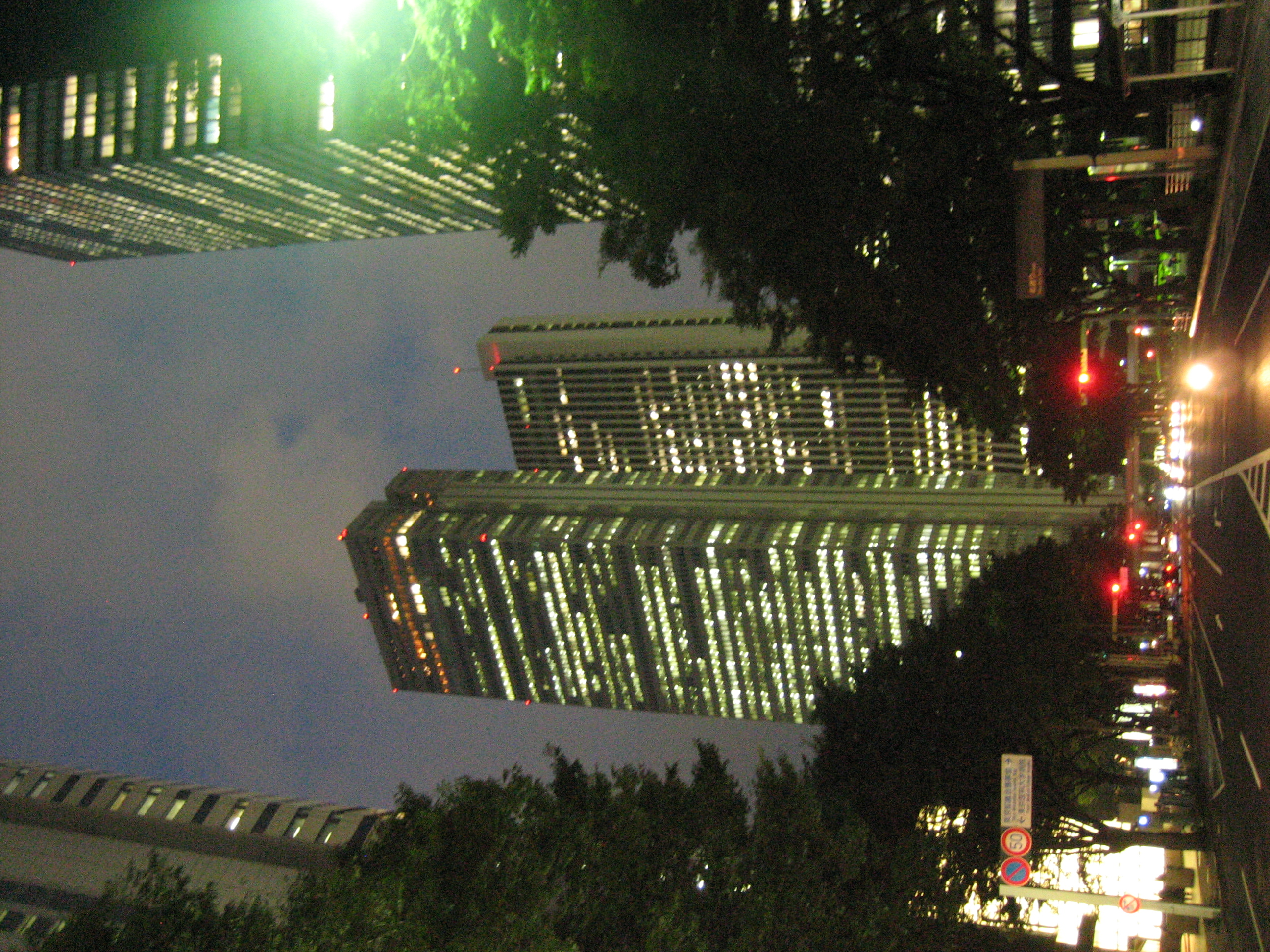 Shinjuku Oeste, rascacielos y avenidas