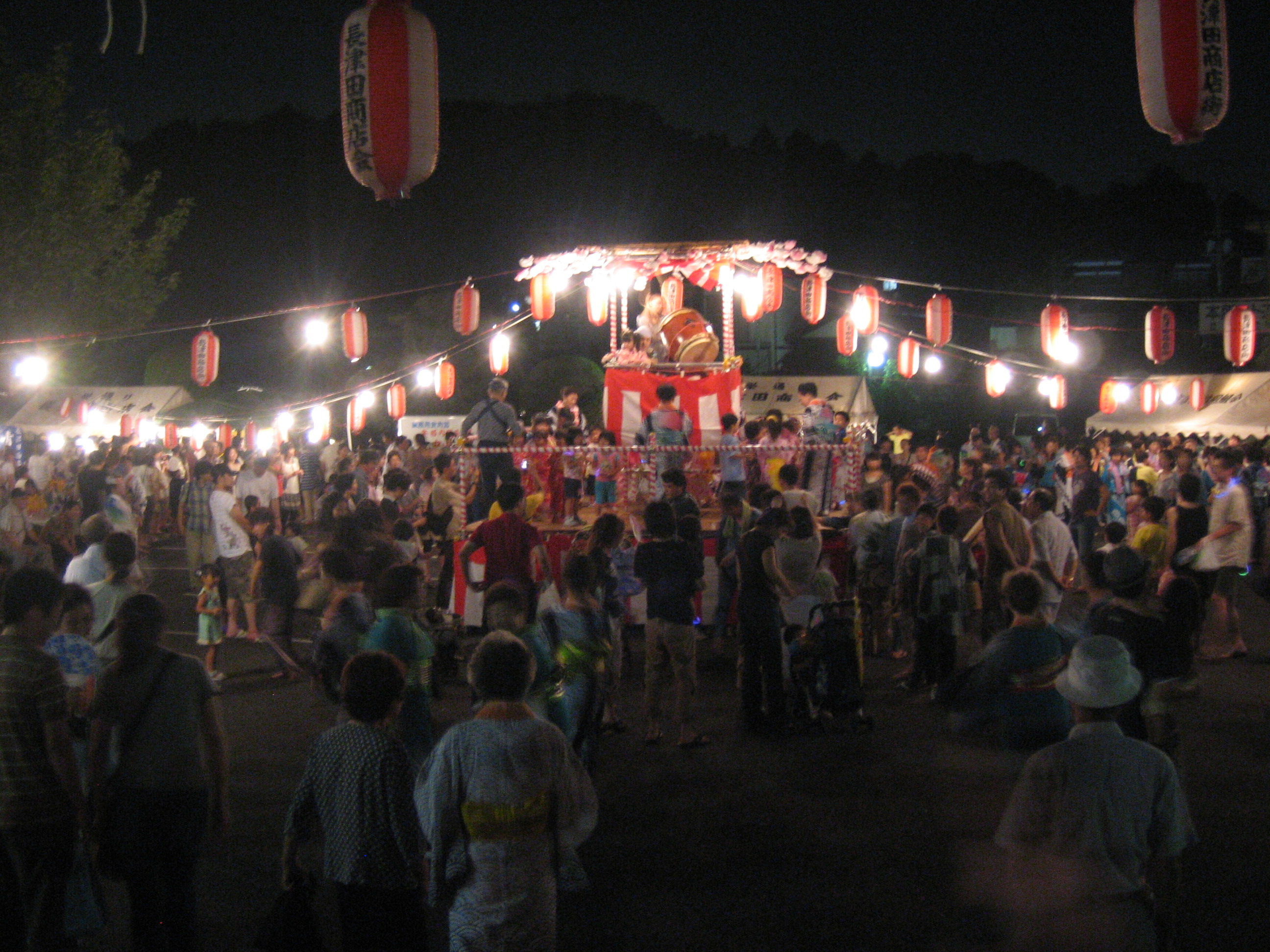 Bailando en el festival de Bon Odori