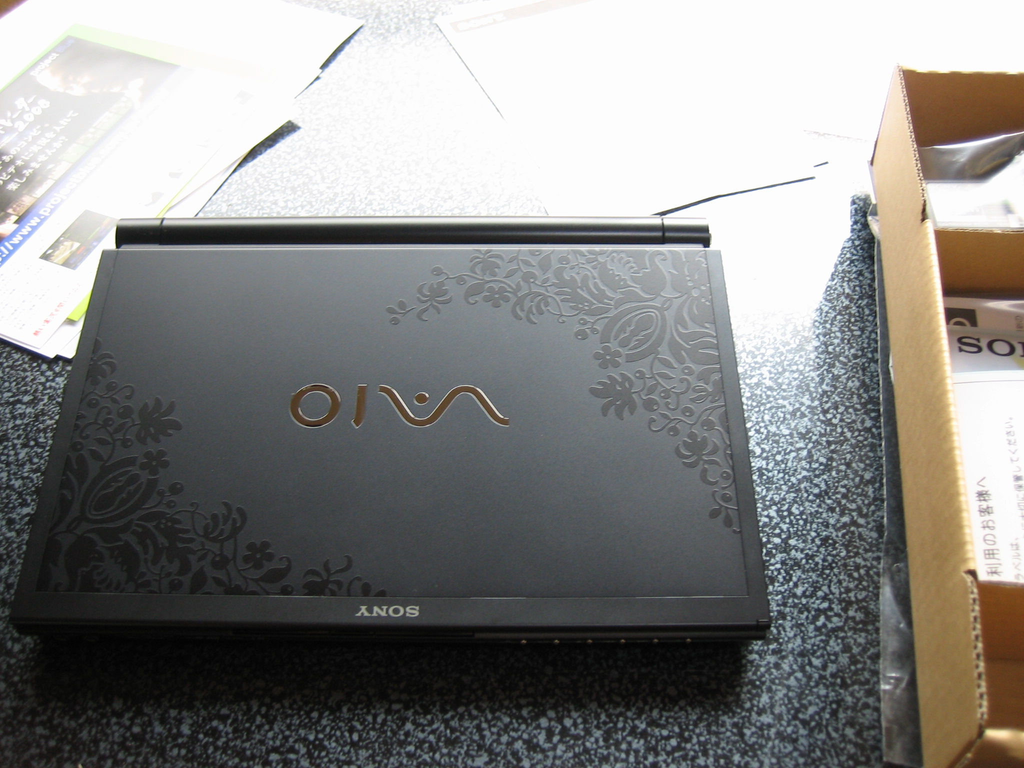 Sony Vaio Type T, vista lateral