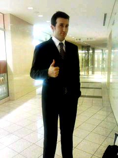 Con mi traje nuevo para las entrevistas de trabajo