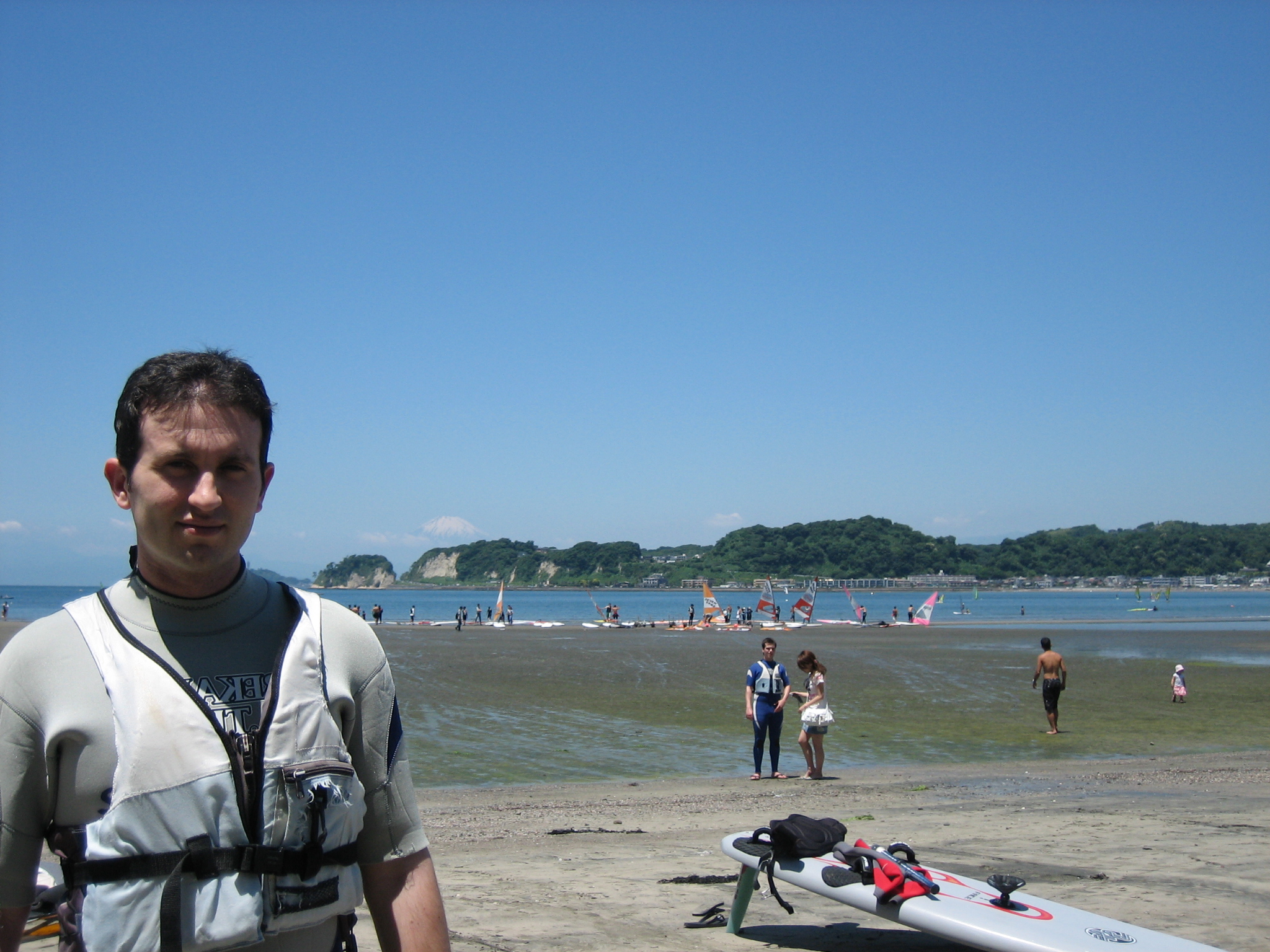 Windsurf en Kamakura, al fondo el monte Fuji